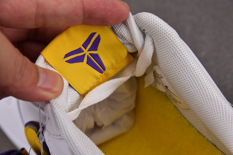 Kobe Bryant x Nike Air Force 1 Low FZ1151-101