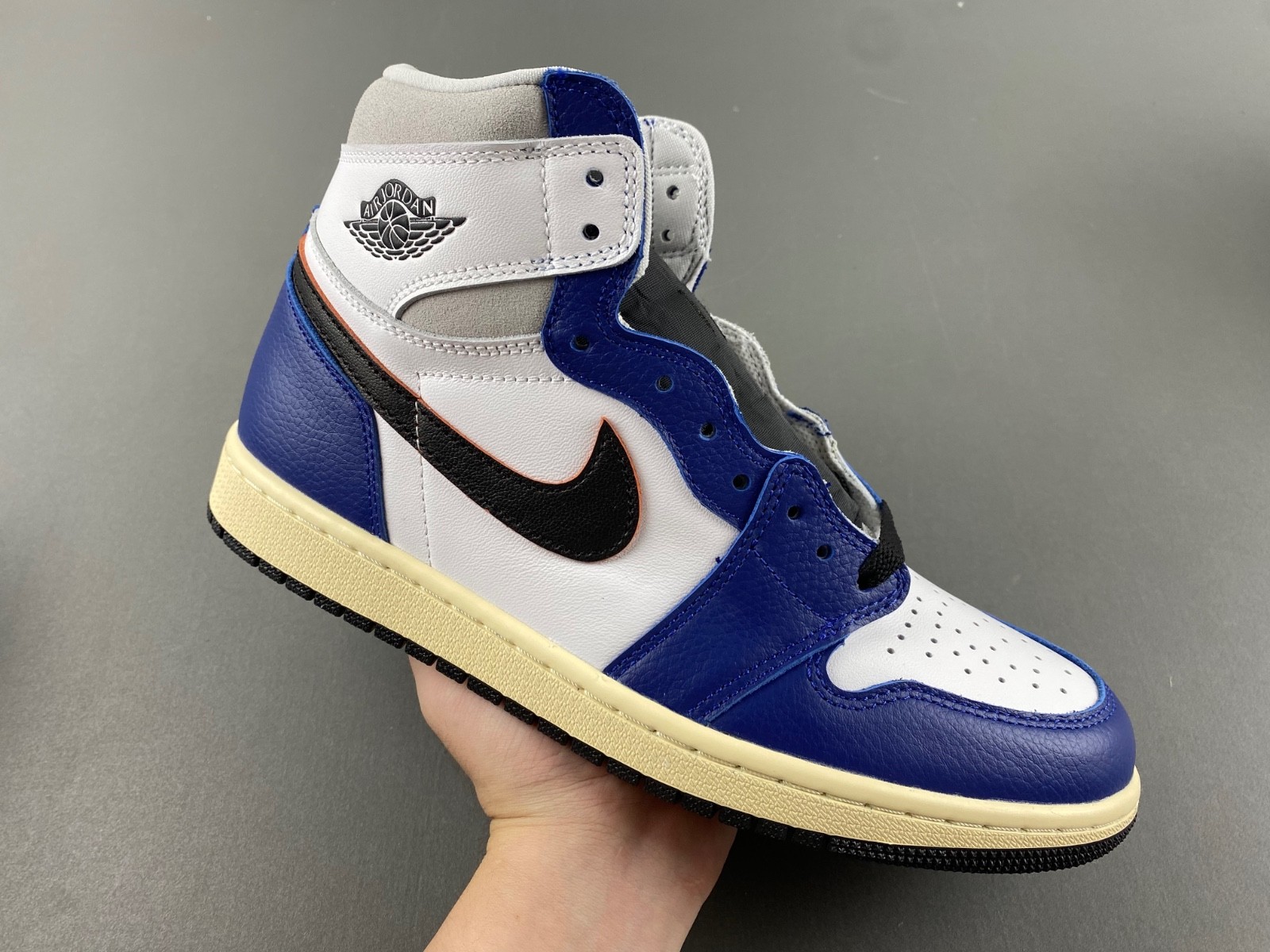 Air Jordan 1 High OG Deep Royal Blue DZ5485-100