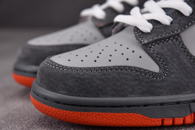 NIKE DUNK SB LOW “STAPLE NYC PIGEON” 304292-011