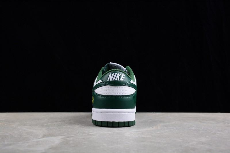 NIKE DUNK LOW Ch**me He**ts DD1391-111