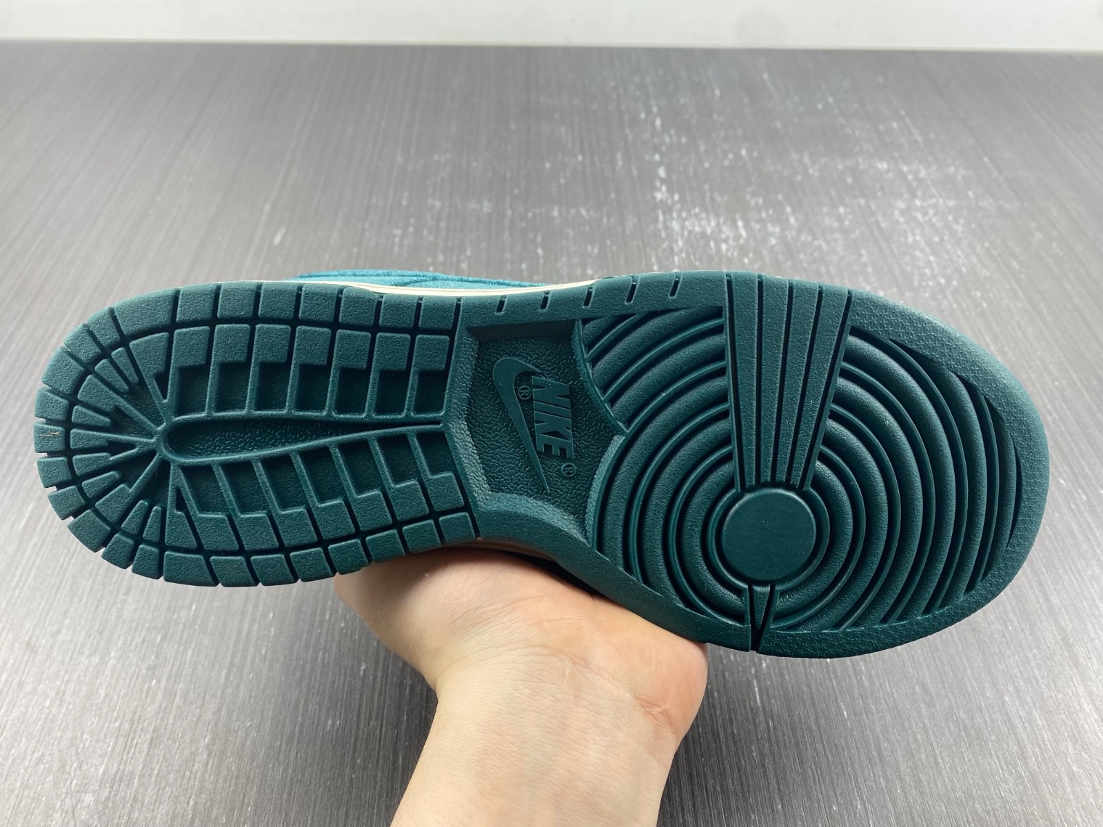 Nike Dunk Low Green Velvet DZ5224-300