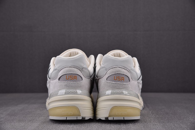 NEW BALANCE 992 NB000017