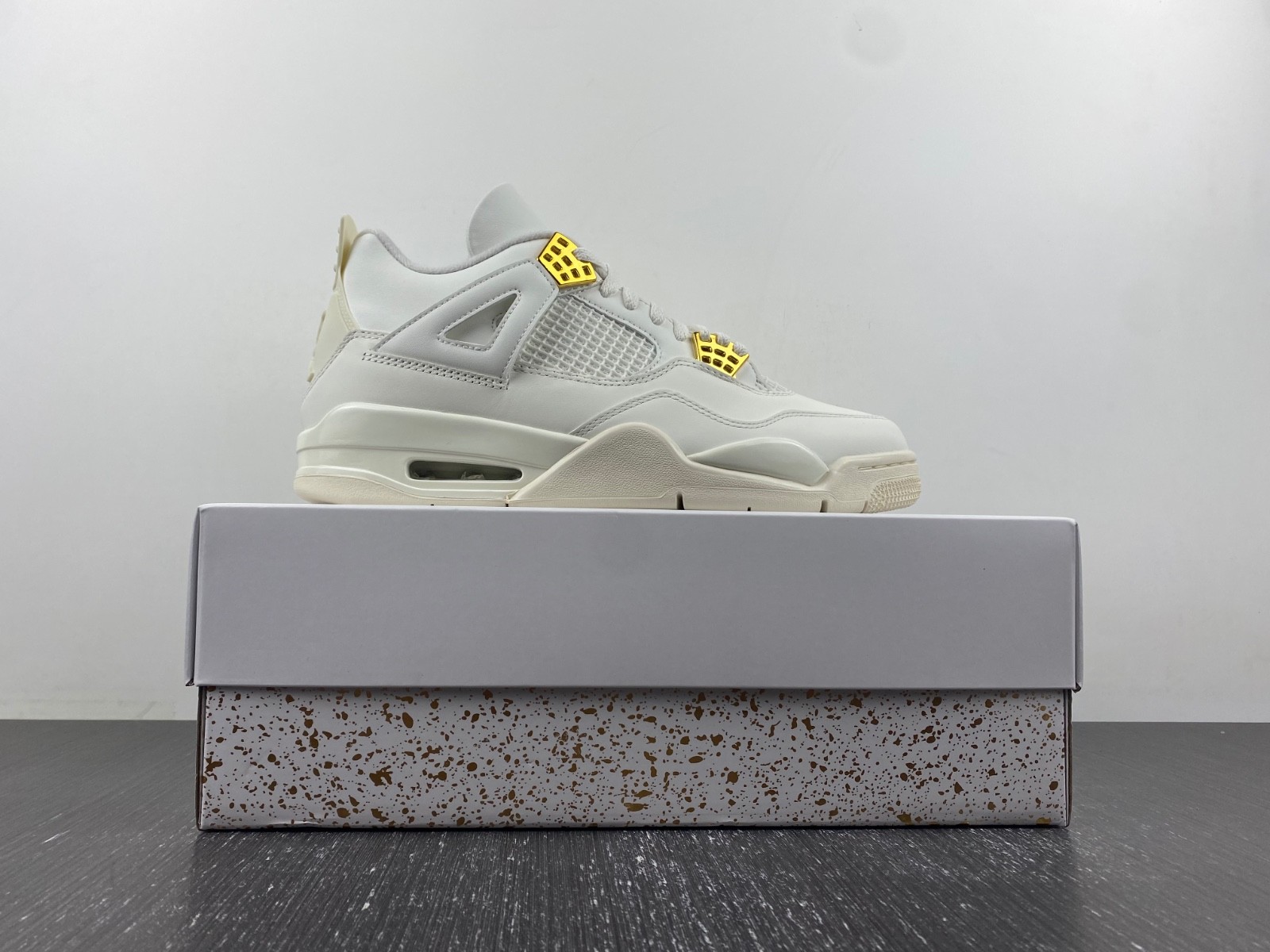Air Jordan 4 WMNS "Sail" AQ9129-170