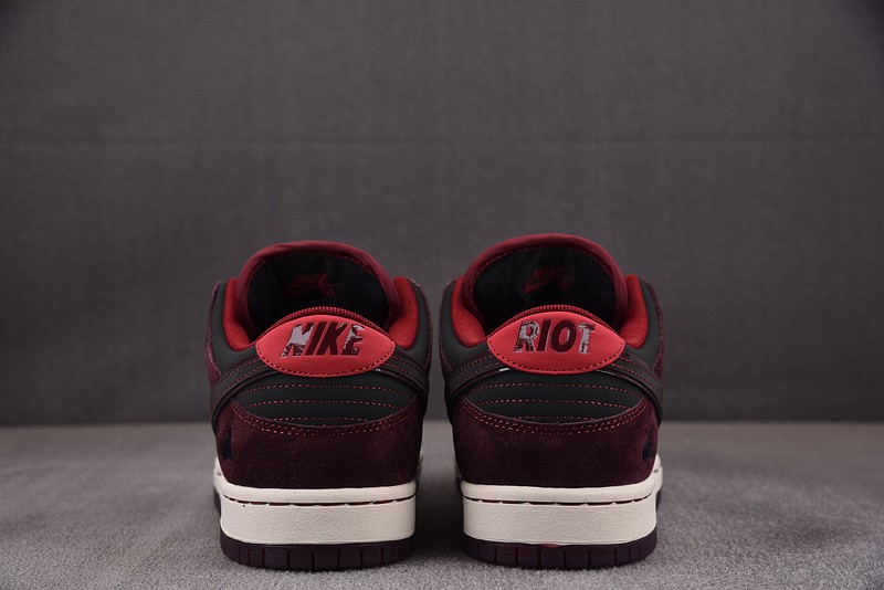 Riot Skateshop Nike SB Dunk Low FZ1289-200