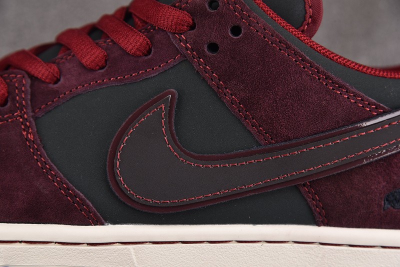 Riot Skateshop Nike SB Dunk Low FZ1289-200