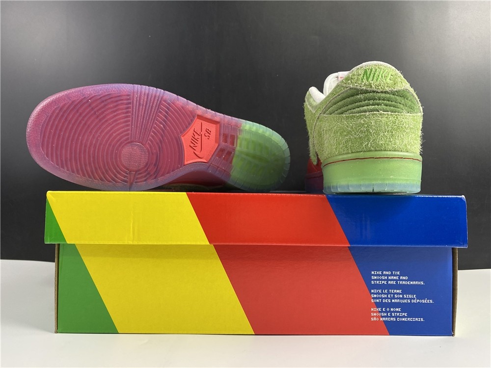 Dunk SB Nike SB Dunk Low “Strawberry Cough" CW7093-601