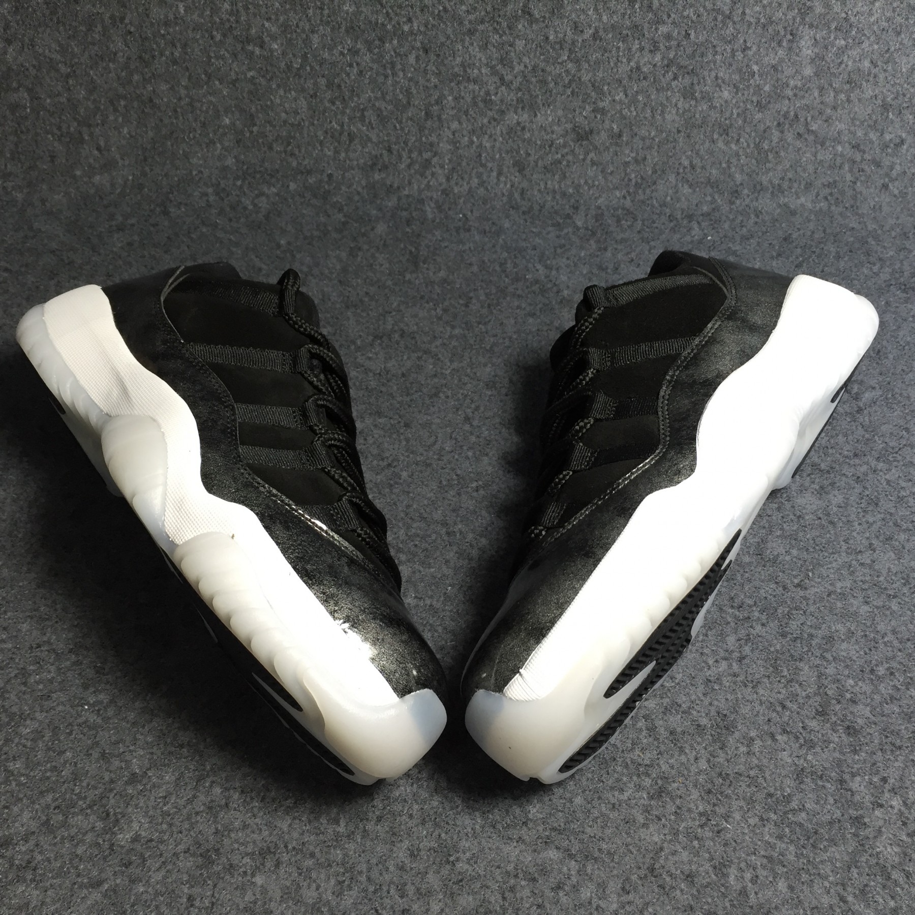 AIR JORDAN 11 RETRO LOW BG  "BARON"  528895-010