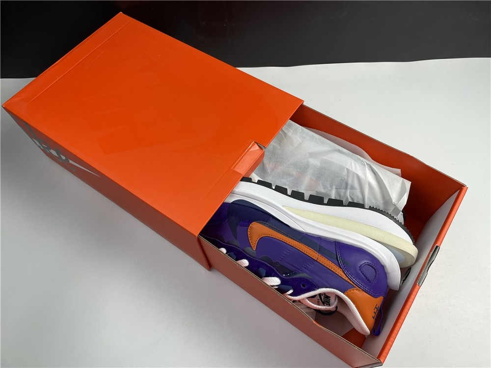 sacai x Nike VaporWaffle 3.0 P  DD1875-500