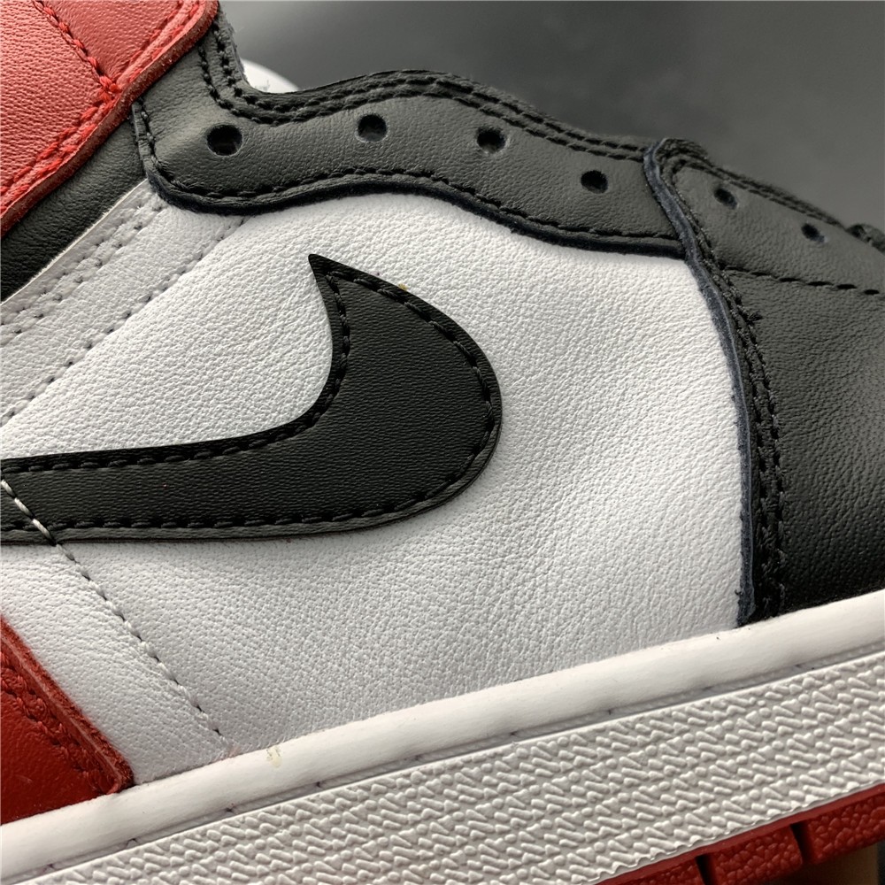 AIR JORDAN 1 High OG “Black Toe” white/ black-varsity red  555088-125