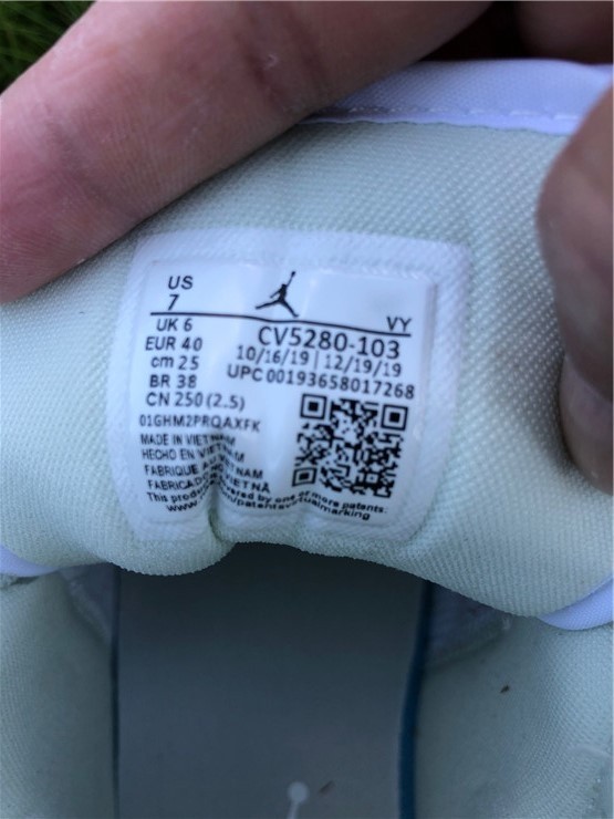 Air Jordan 1 Mid CV5280-103