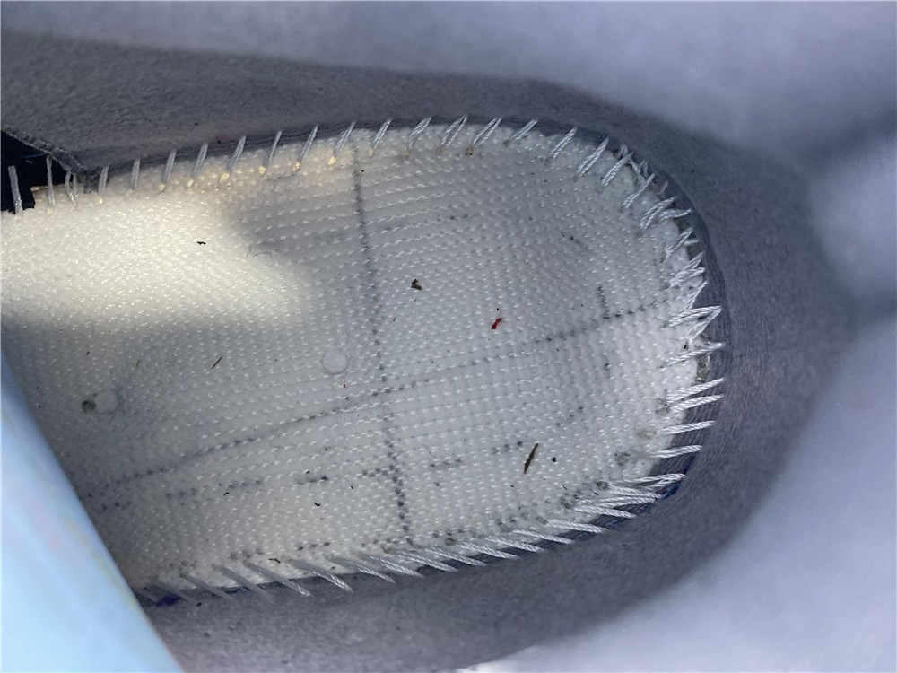 OFF-WHITE x Air Jordan 4 “Bred” CV9388-001