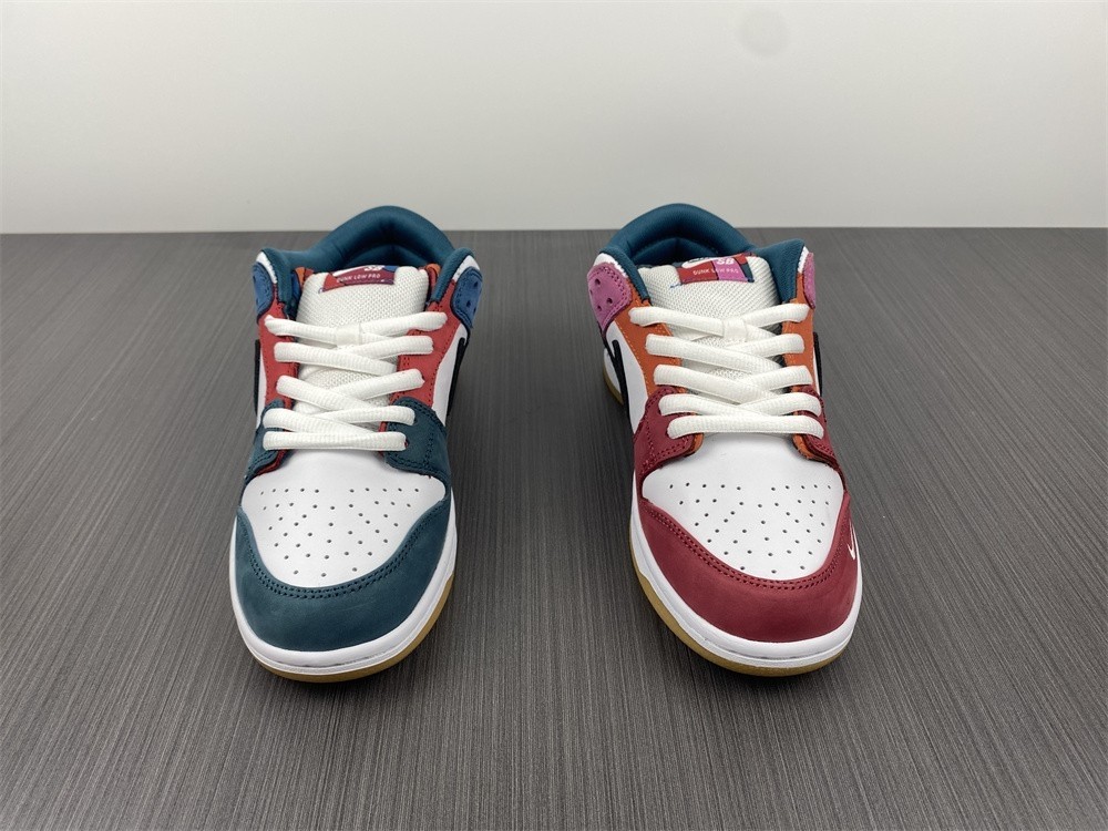 Parra x Nike SB Dunk Low DH7695-100
