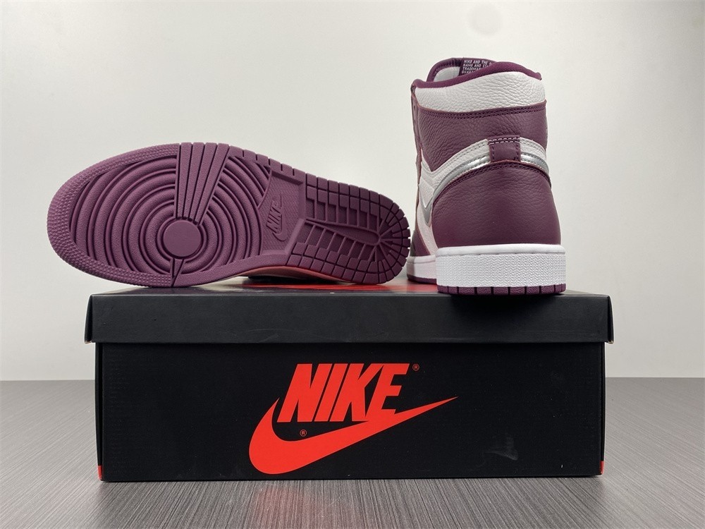 Air Jordan 1 High OG “Bordeaux” 555088-611