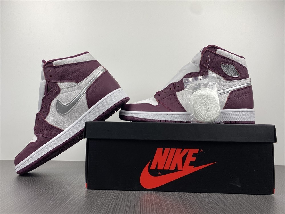 Air Jordan 1 High OG “Bordeaux” 555088-611