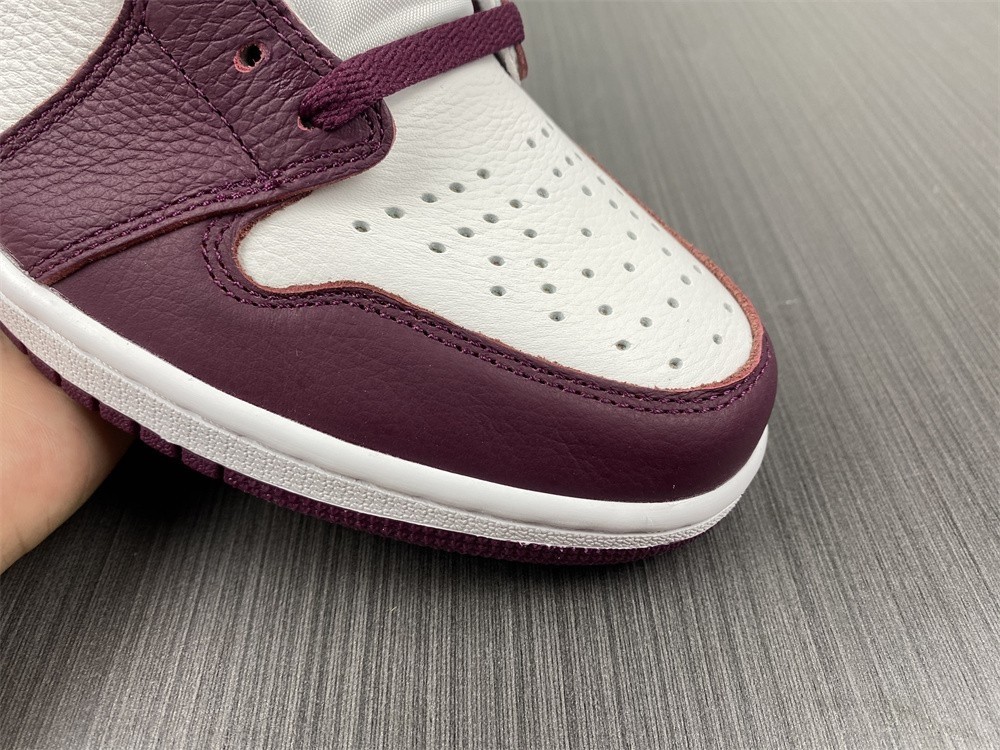 Air Jordan 1 High OG “Bordeaux” 555088-611