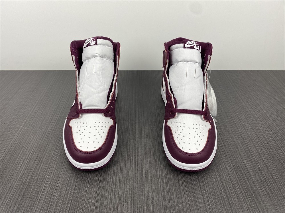 Air Jordan 1 High OG “Bordeaux” 555088-611