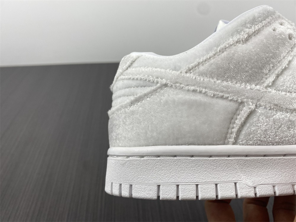 Dover Street Market Nike Dunk Low Triple White DH2686-100