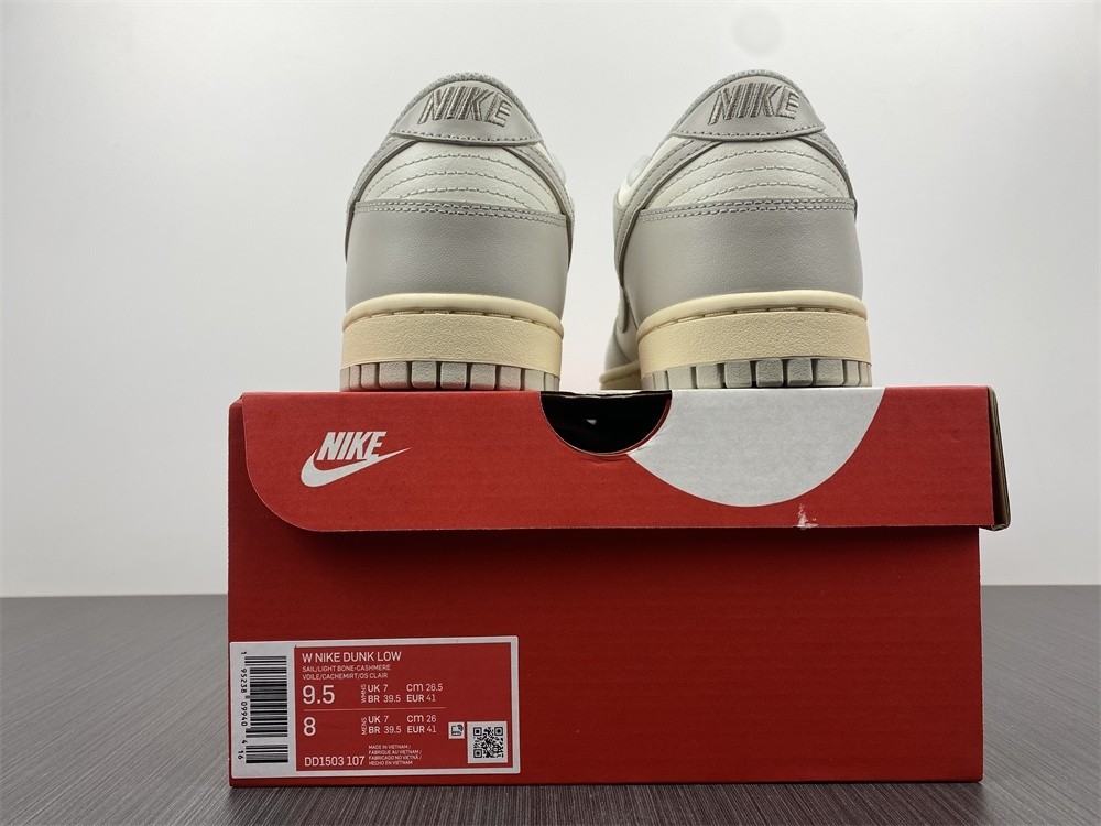 Nike Dunk Low Women "Light Bone"  DD1503-107