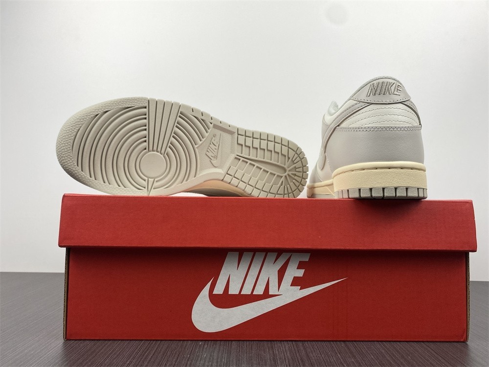 Nike Dunk Low Women "Light Bone"  DD1503-107