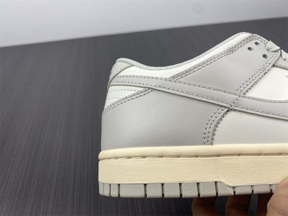 Nike Dunk Low Women "Light Bone"  DD1503-107