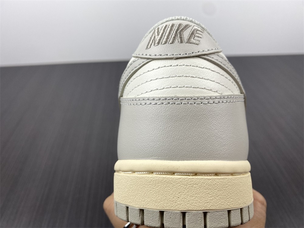 Nike Dunk Low Women "Light Bone"  DD1503-107