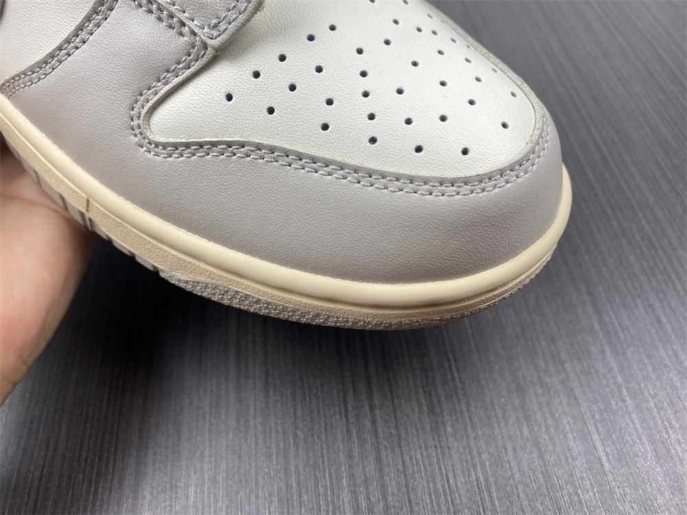 Nike Dunk Low Women "Light Bone"  DD1503-107