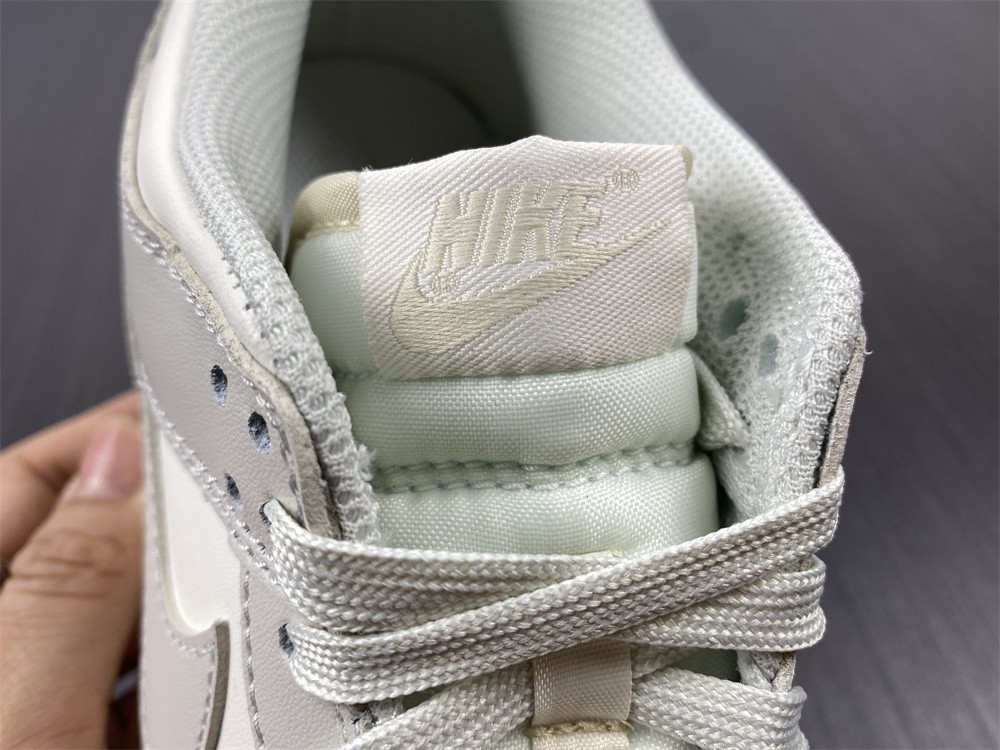 Nike Dunk Low Women "Light Bone"  DD1503-107