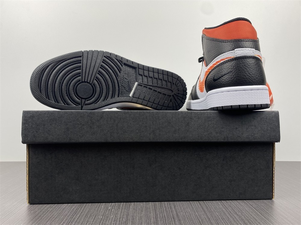 Air Jordan 1 Mid 