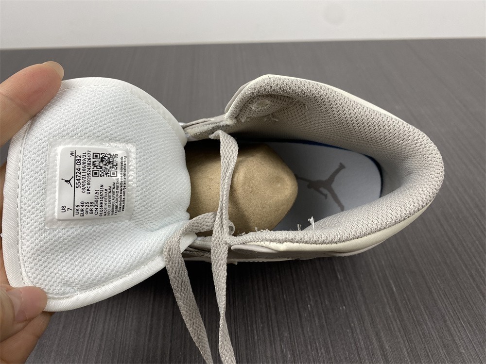 Air Jordan 1 Mid Linen - 554724-082