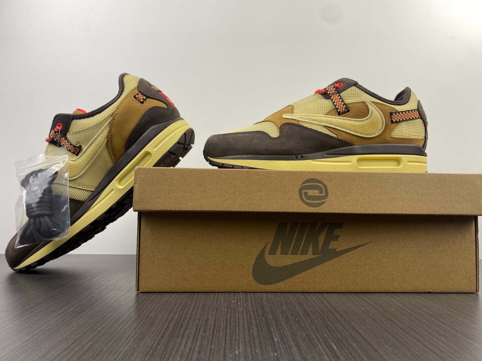 Travis Scott x Air MAX1 / CJ  ( 12 ) DO9392-200