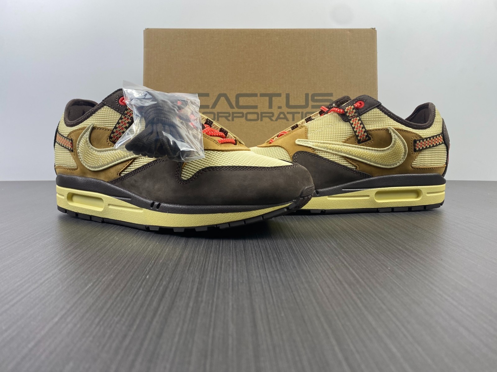 Travis Scott x Air MAX1 / CJ  ( 12 ) DO9392-200