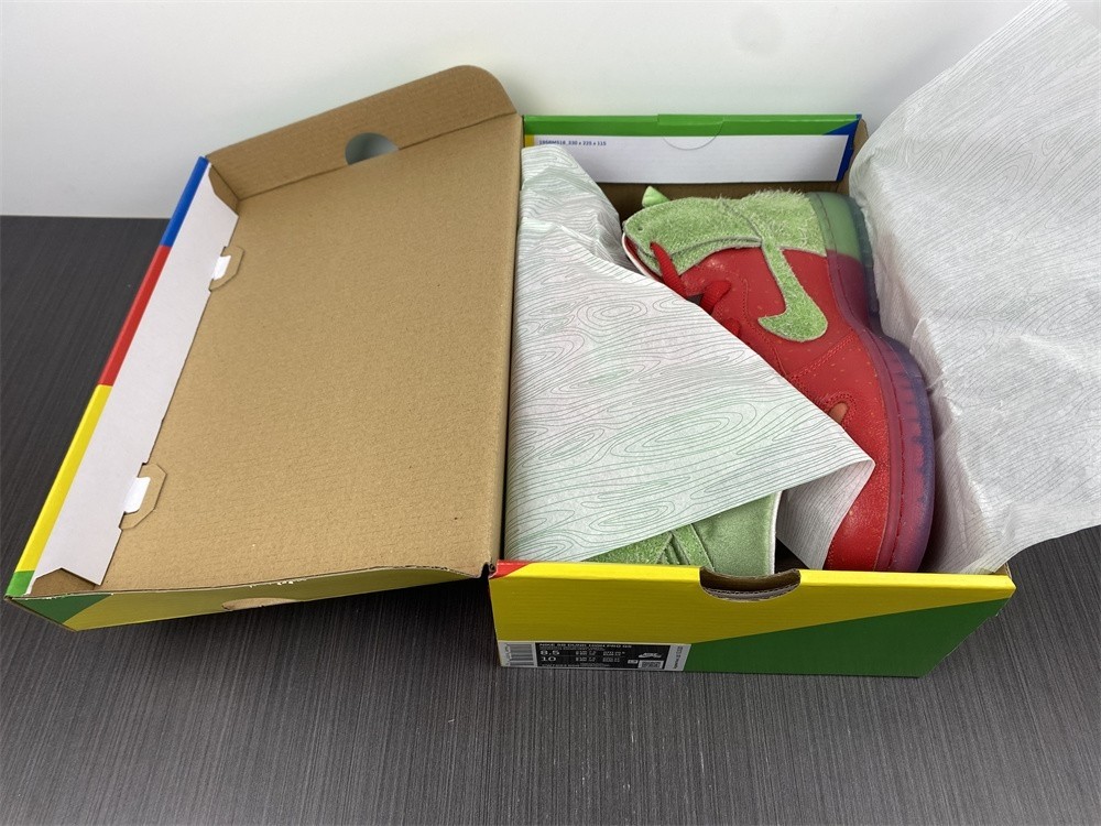 Nike SB Dunk High “Strawberry Cough" CW7093-600