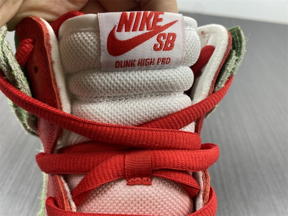 Nike SB Dunk High “Strawberry Cough" CW7093-600