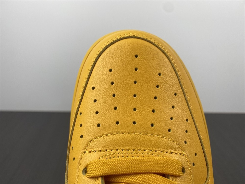 Off-White x Nike Air Force 1 Low “University Gold”  DD1876-700