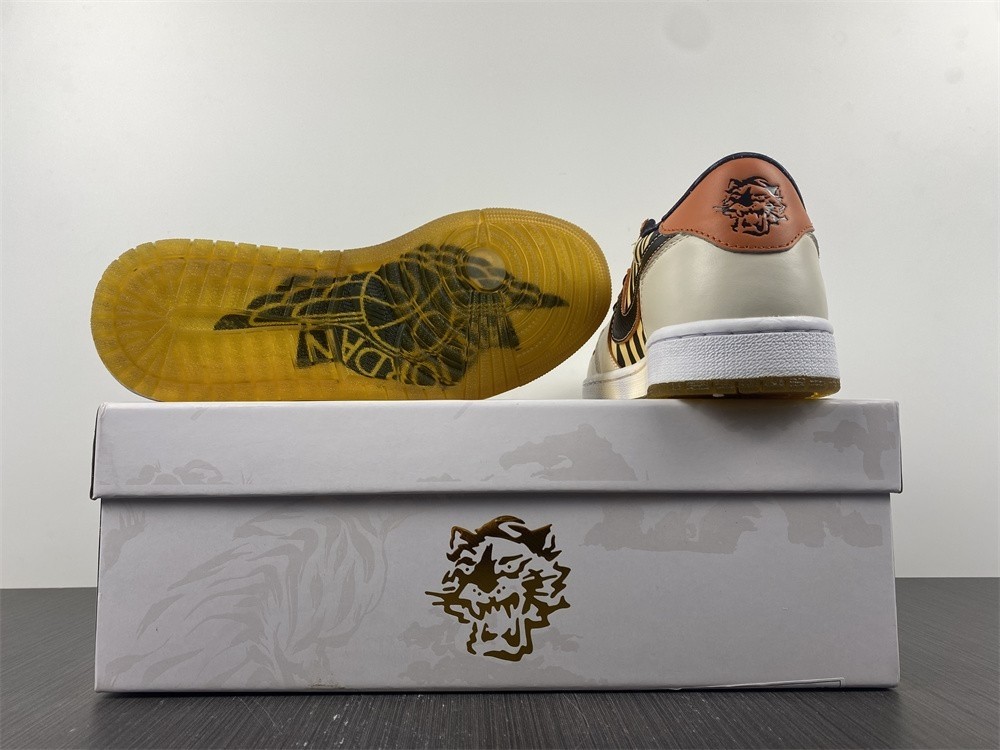 Air Jordan 1 Low OG Year of the Tiger - DH6932-100
