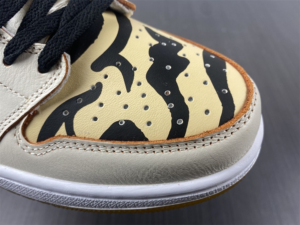Air Jordan 1 Low OG Year of the Tiger - DH6932-100