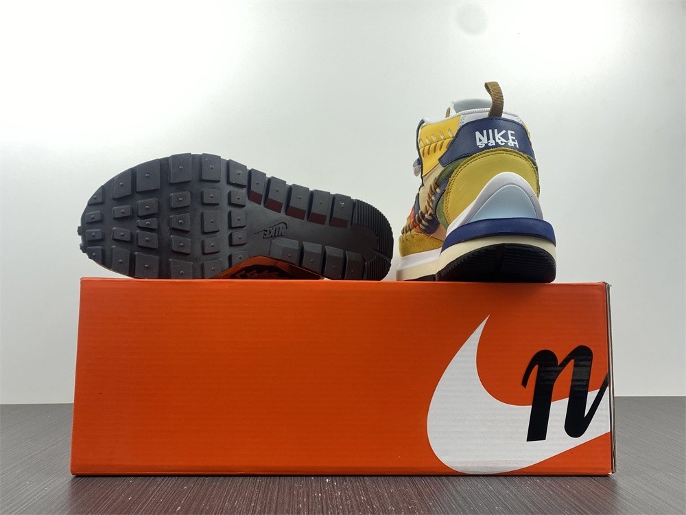 Nike Sacai x Jean Paul Gaultier x Nike VaporWaffle DH9186-200