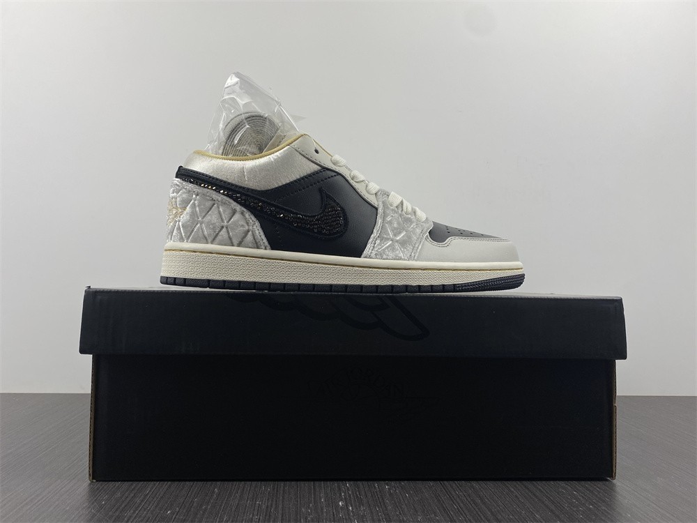 Air Jordan 1 Low Beaded Swoosh DV1762-001