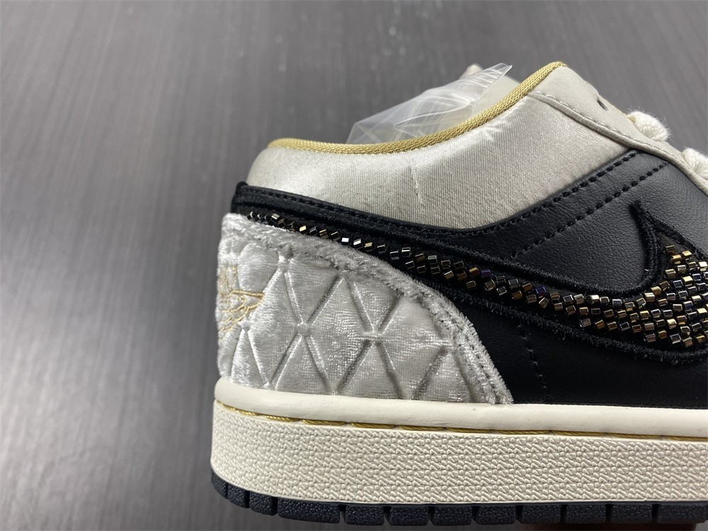 Air Jordan 1 Low Beaded Swoosh DV1762-001