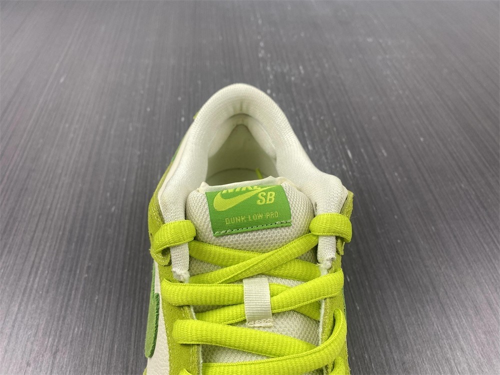 Nike SB Dunk Low Green Apple - DM0807-300