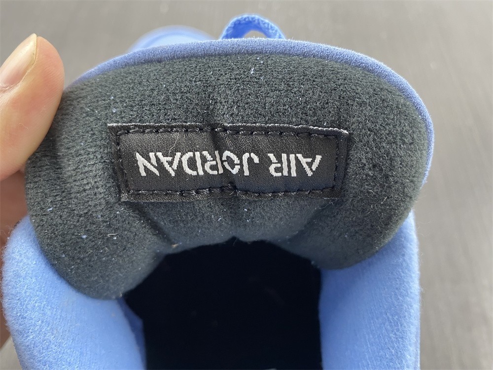 Air Jordan 4 SE “University Blue” CT8527-400
