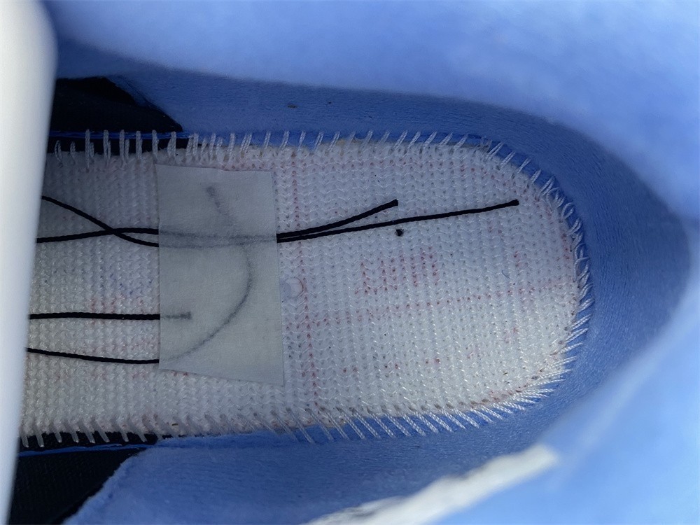 Air Jordan 4 SE “University Blue” CT8527-400