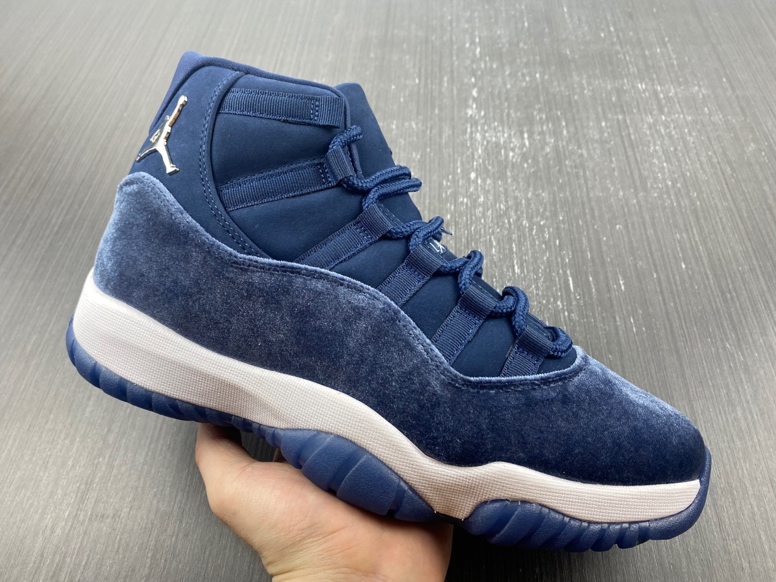 Air Jordan 11 Midnight Navy Metallic Silver White AR0715-441