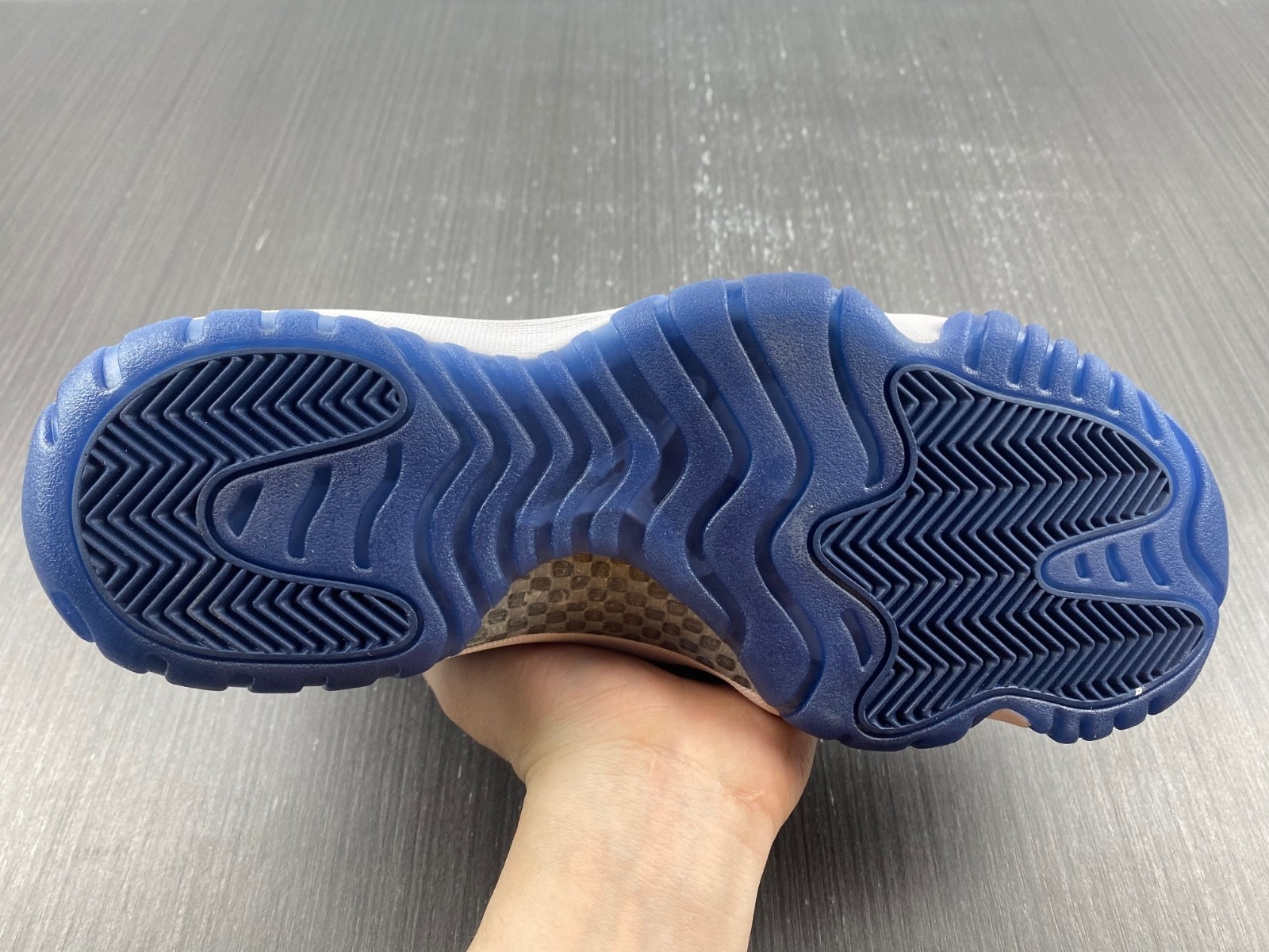 Air Jordan 11 Midnight Navy Metallic Silver White AR0715-441