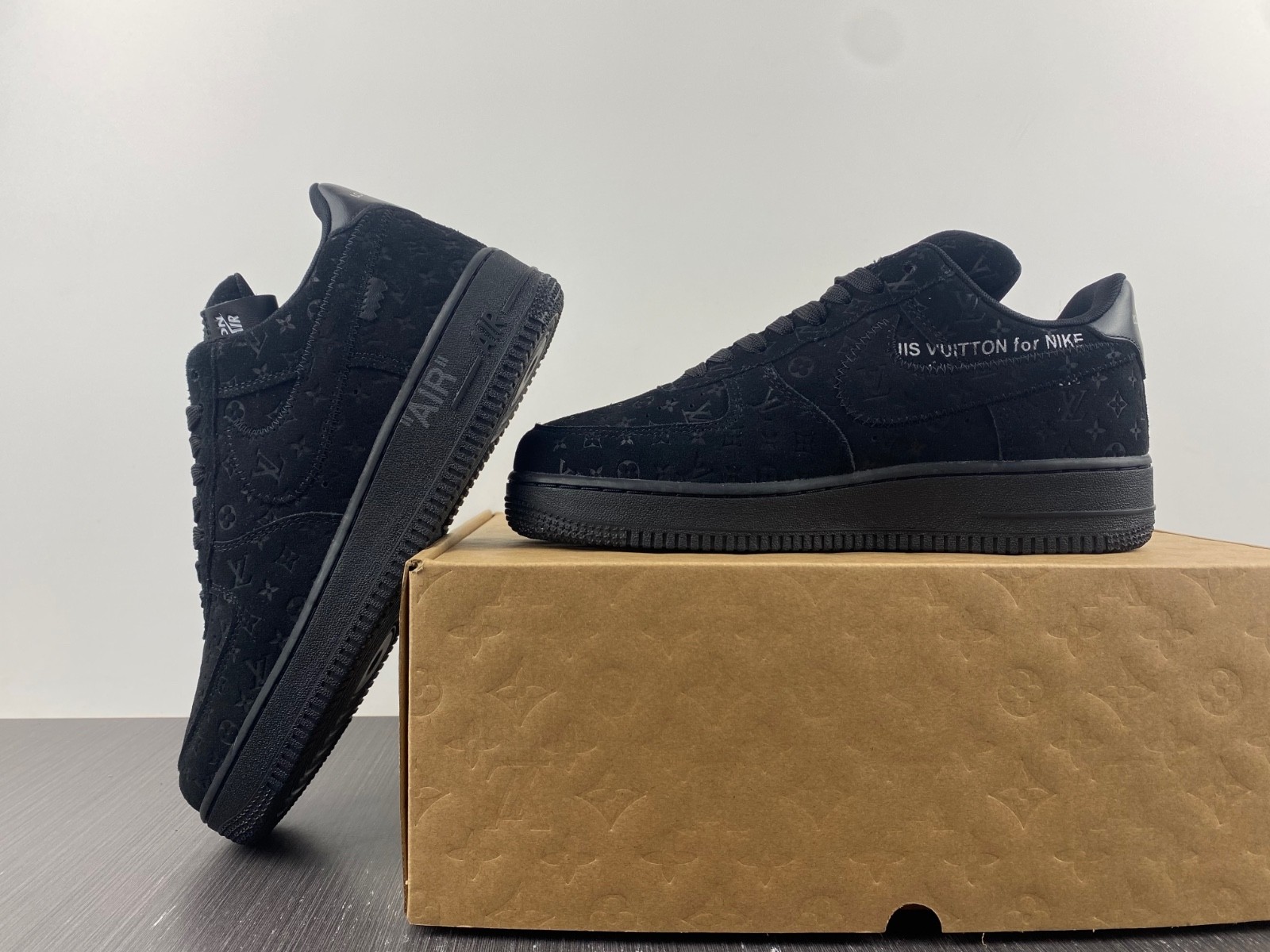 L-V And Nike "Air Force 1" By Virgil Abloh - Black / Black. 1A9VD7