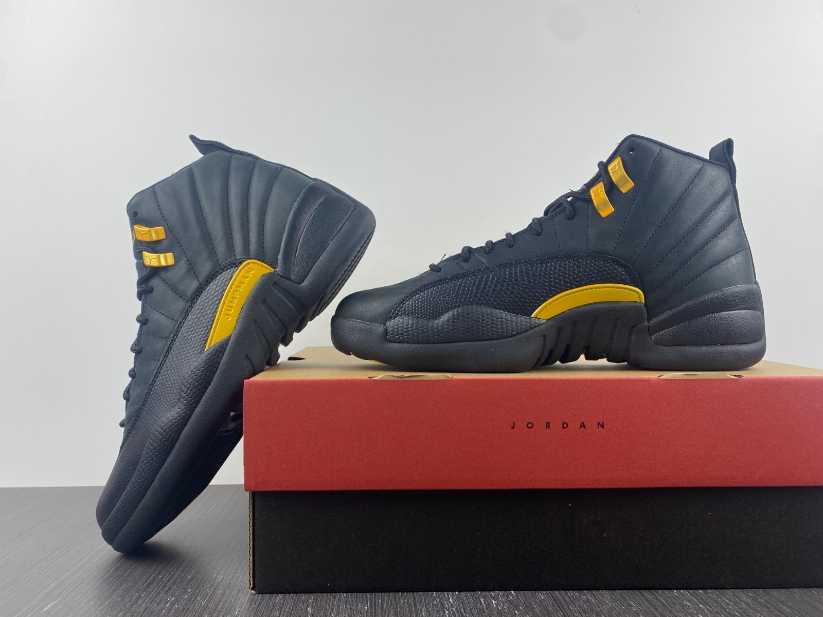 Air Jordan 12 Black Taxi CT8013-071