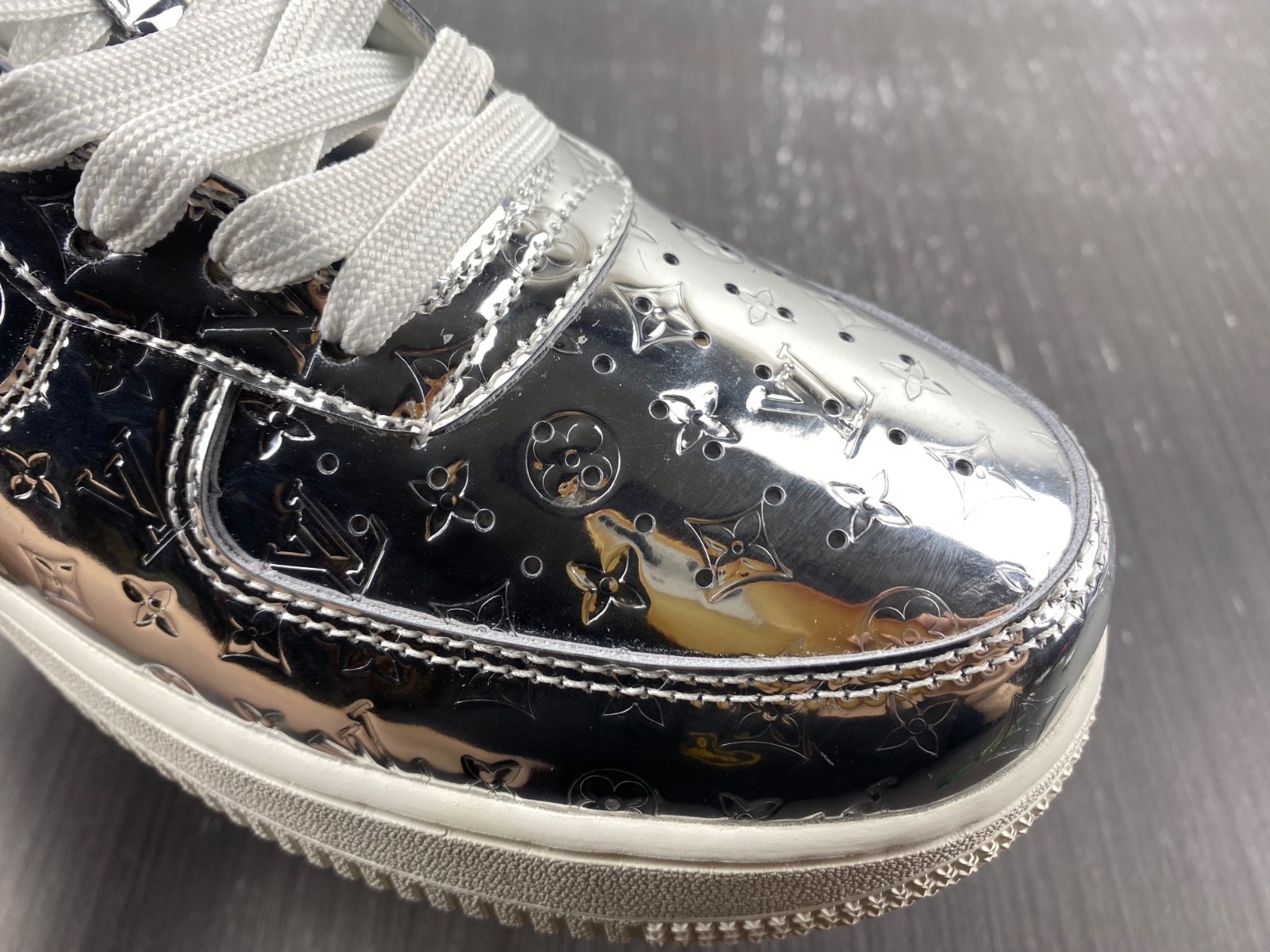 L-V And Nike "Air Force 1" silver 1A9VER