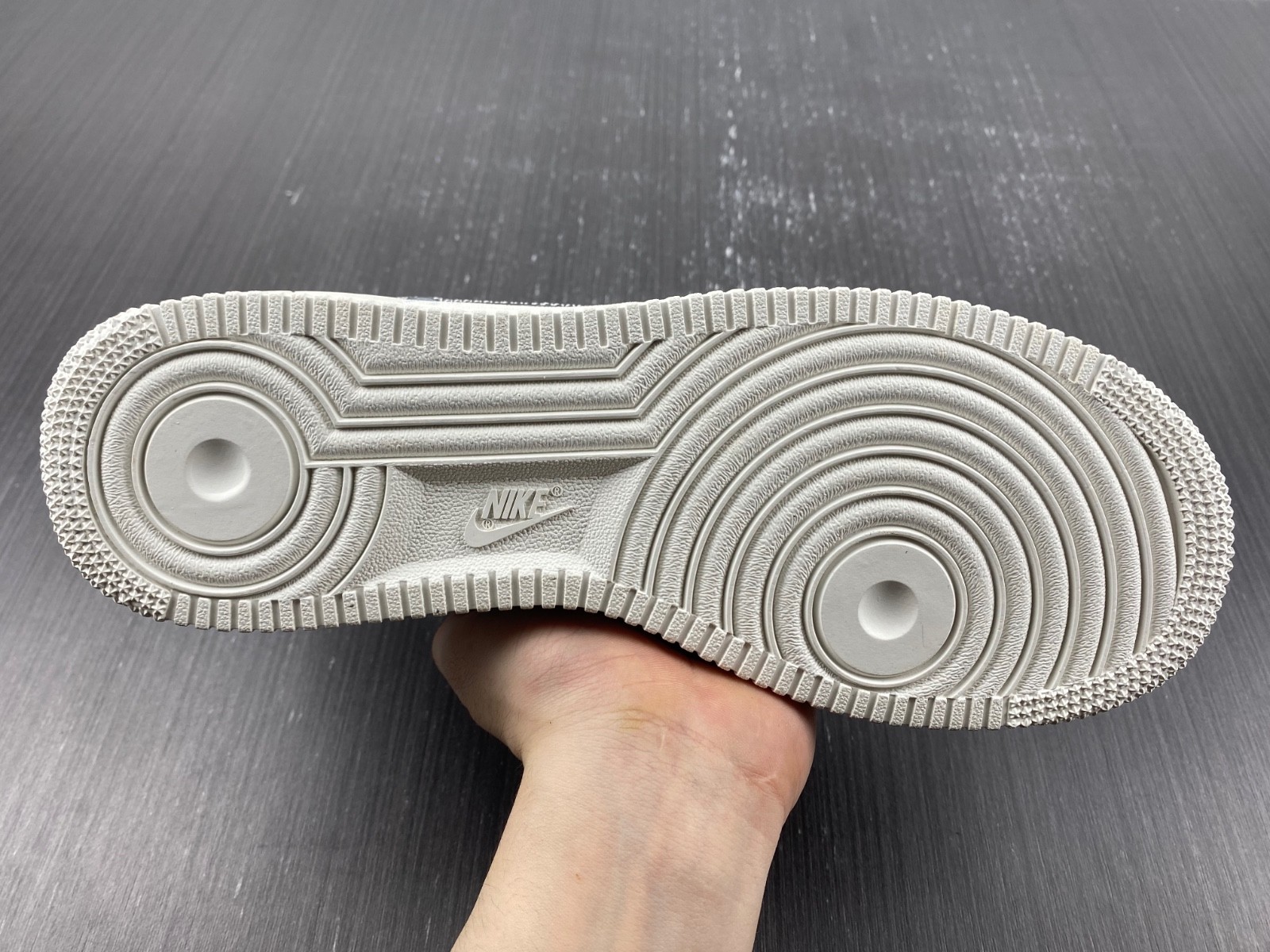 L-V And Nike "Air Force 1" silver 1A9VER