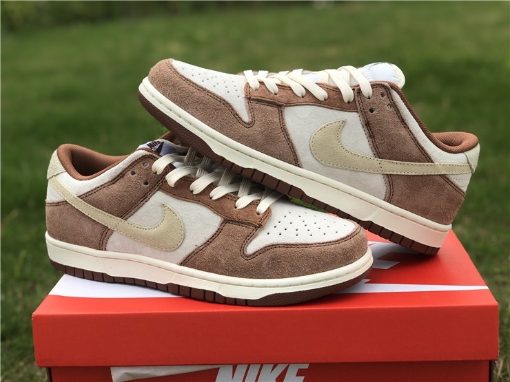 Nike Dunk Low PRM "Medium Curry" DD1390-100