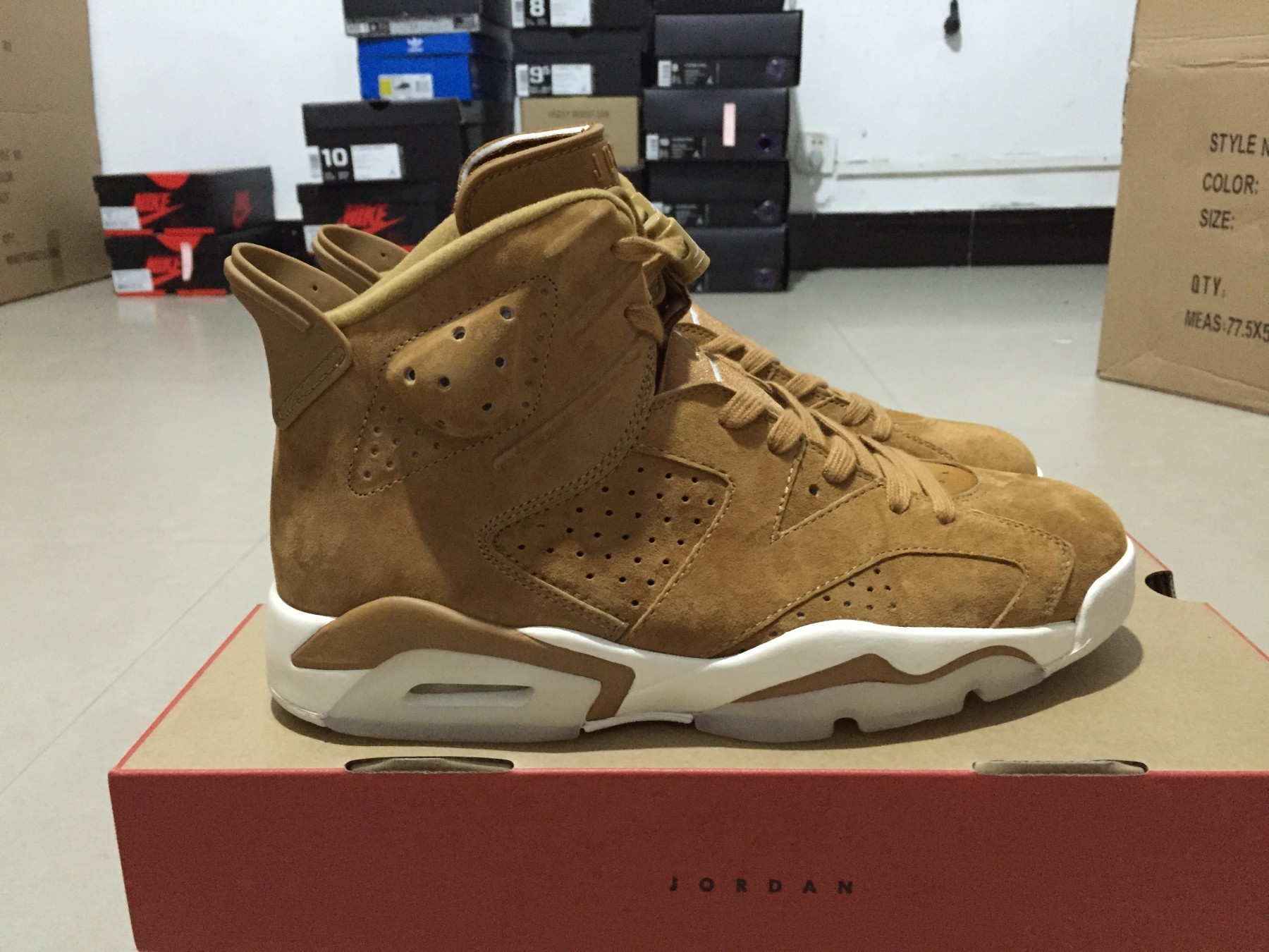 AIR JORDAN 6 RETRO "GOLDEN HARVEST" 384664-705